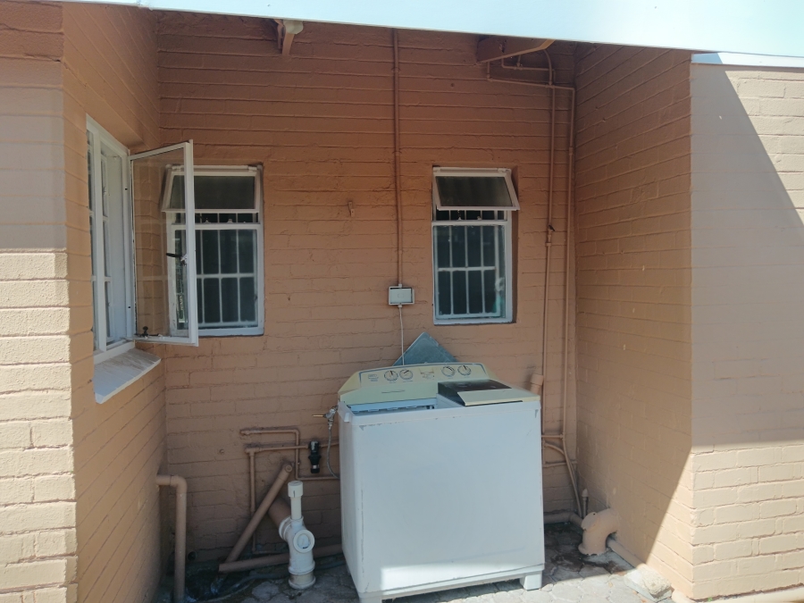 6 Bedroom Property for Sale in Brandwag Free State